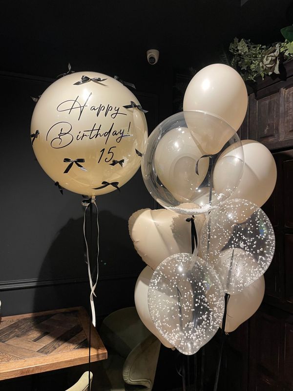 Бежевый набор с черными акцентами