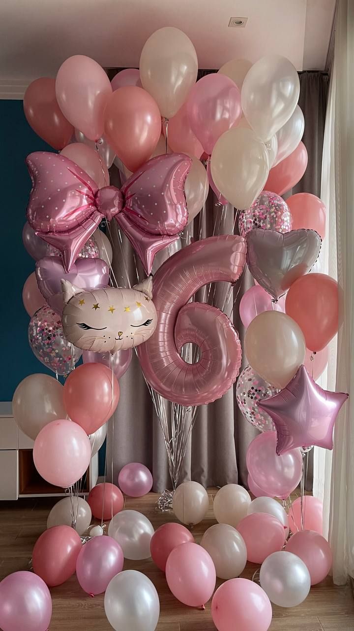 Розовая кошечка с бантом