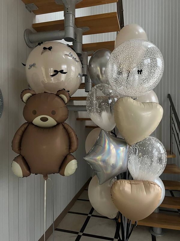 Серебряно-бежевые шары с мишкой