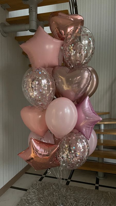 Skaists rozā balonu pušķis