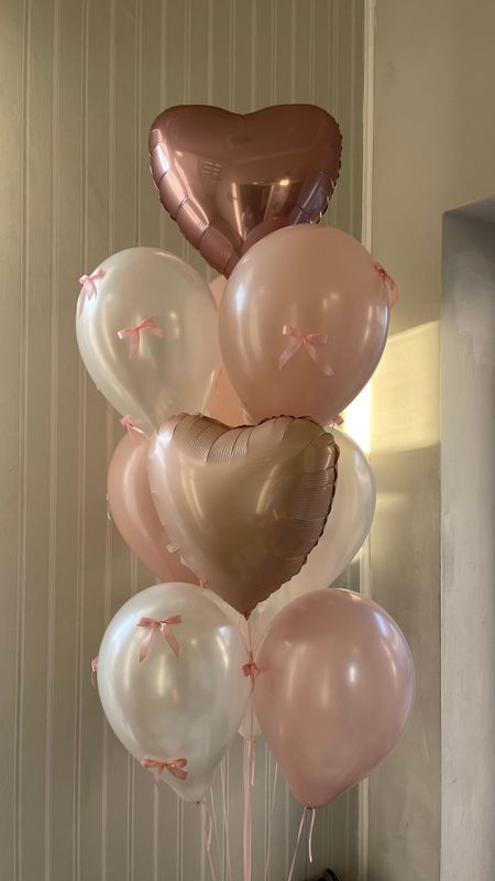 Jauks balonu pušķis ar bantītēm