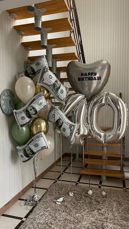 Komplekts ar dolāriem